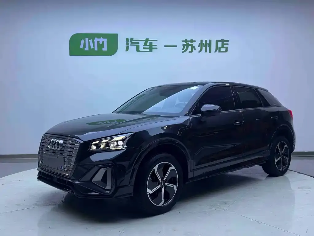 Audi Q2L e-tron — фото 1