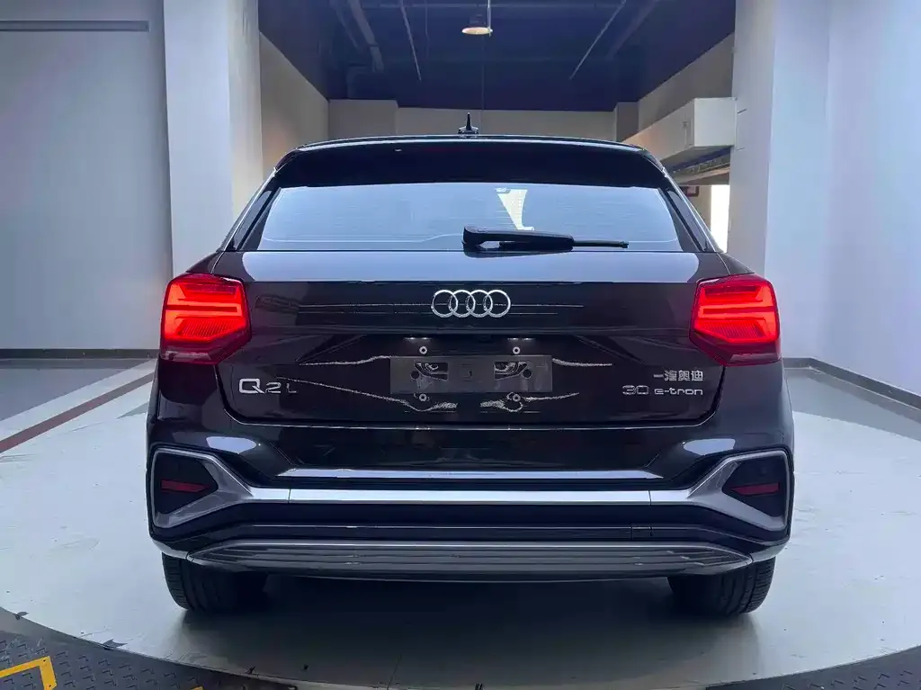 Audi Q2L e-tron — фото 10