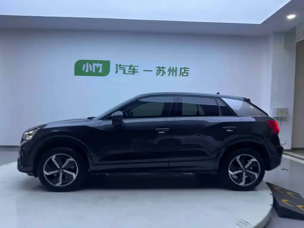 Audi Q2L e-tron — фото 2