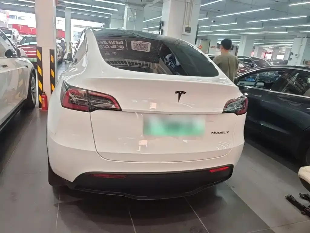 Tesla Model Y — фото 7