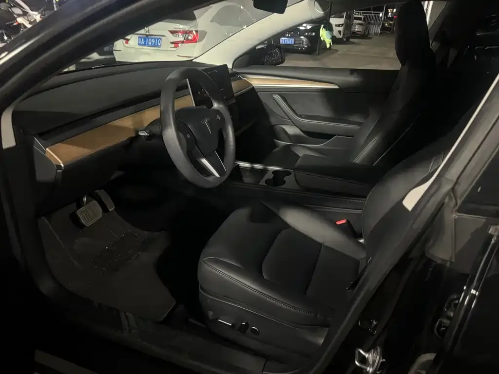 Tesla Model 3 — фото 4