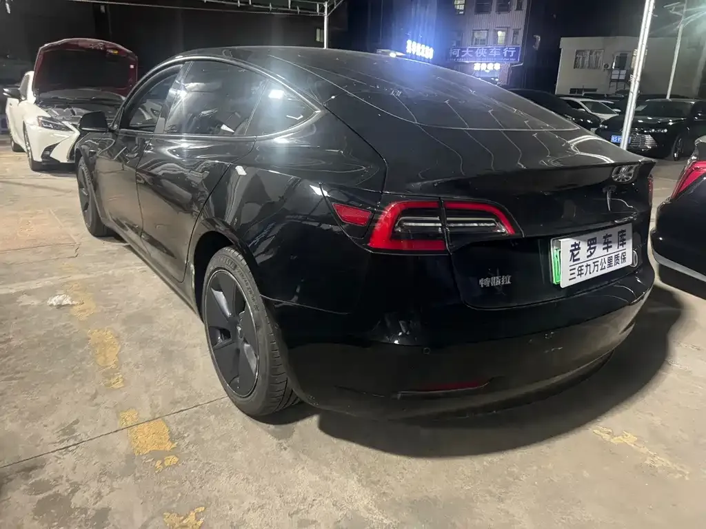 Tesla Model 3 — фото 5