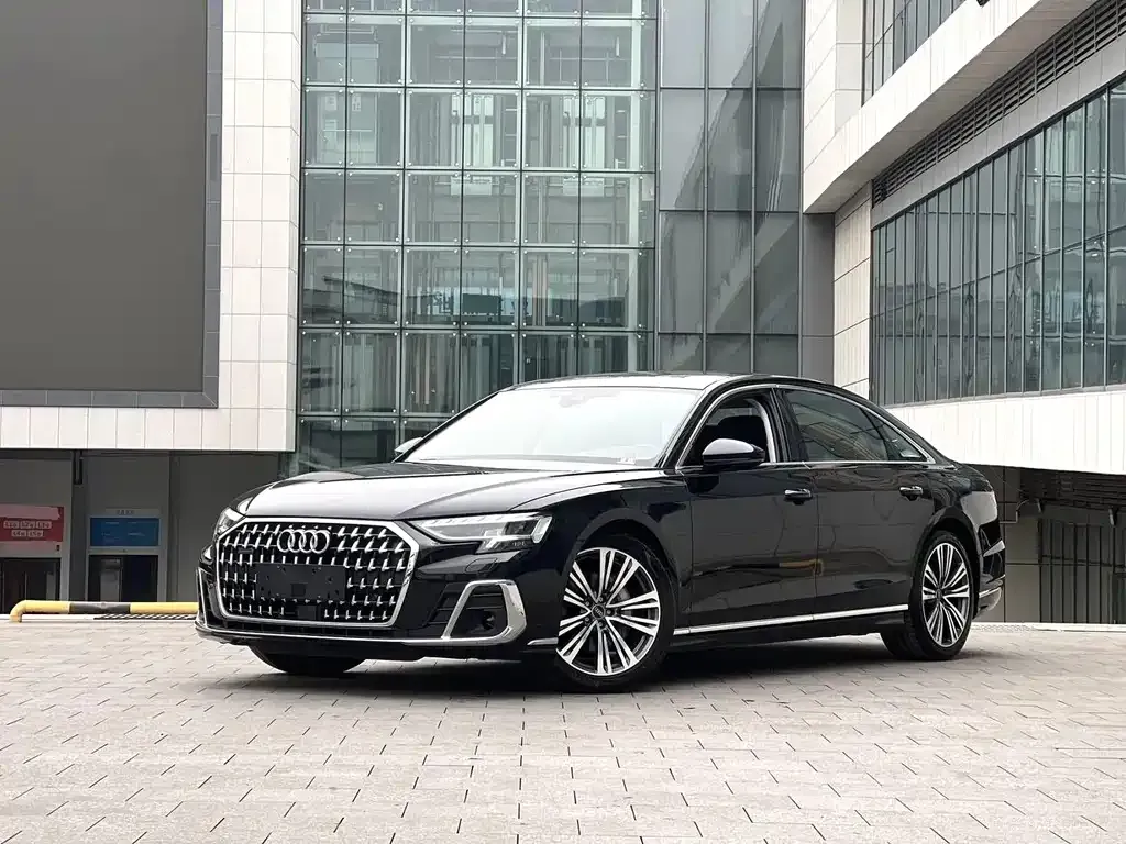 Audi A8 — фото 1