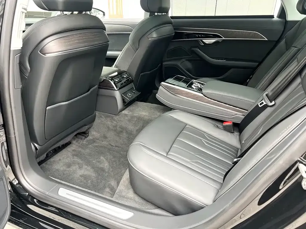 Audi A8 — фото 4