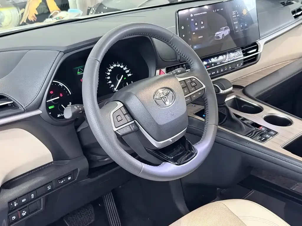 Toyota Sienna — фото 10