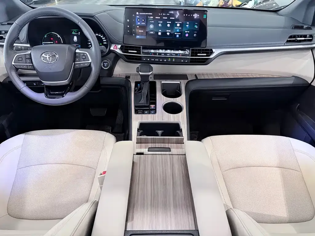 Toyota Sienna — фото 9