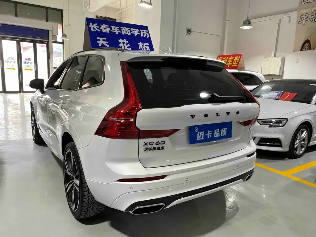 Volvo XC60 PHEV — фото 4