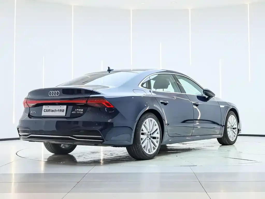 Audi A7L — фото 7