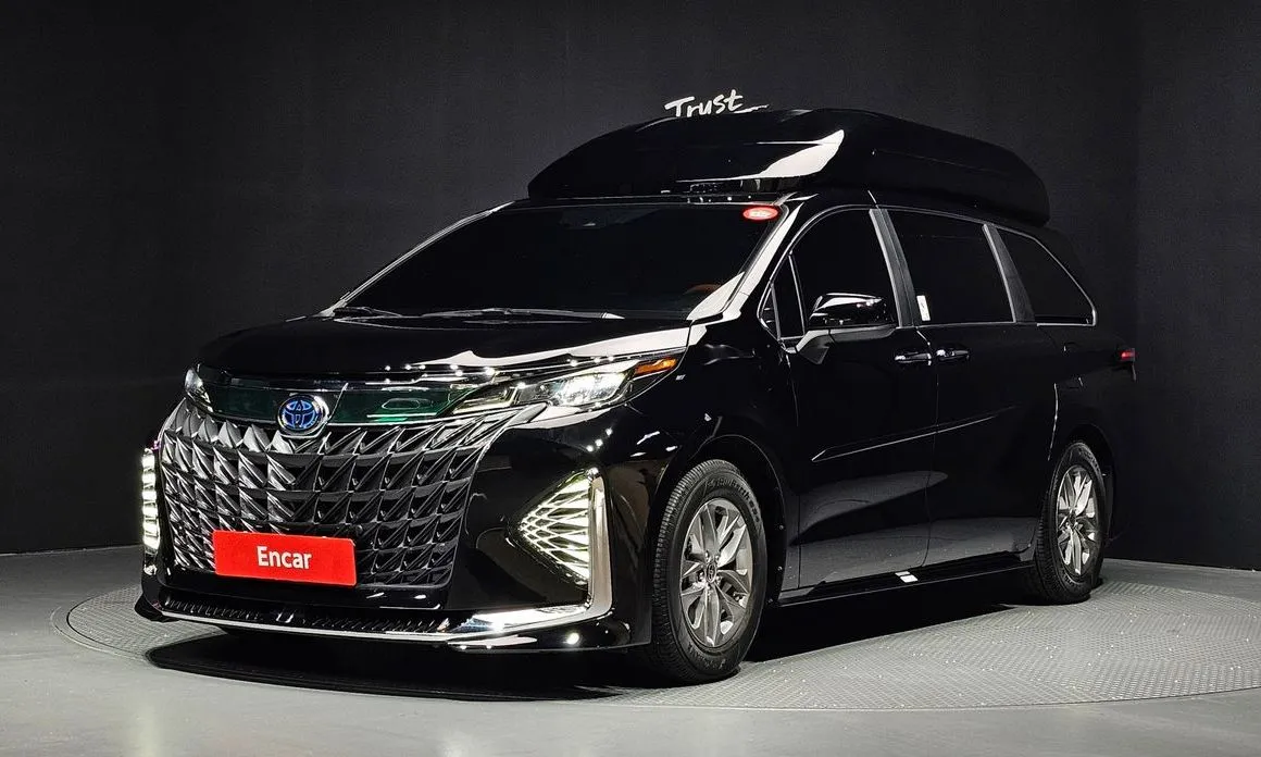Toyota Sienna — фото 1