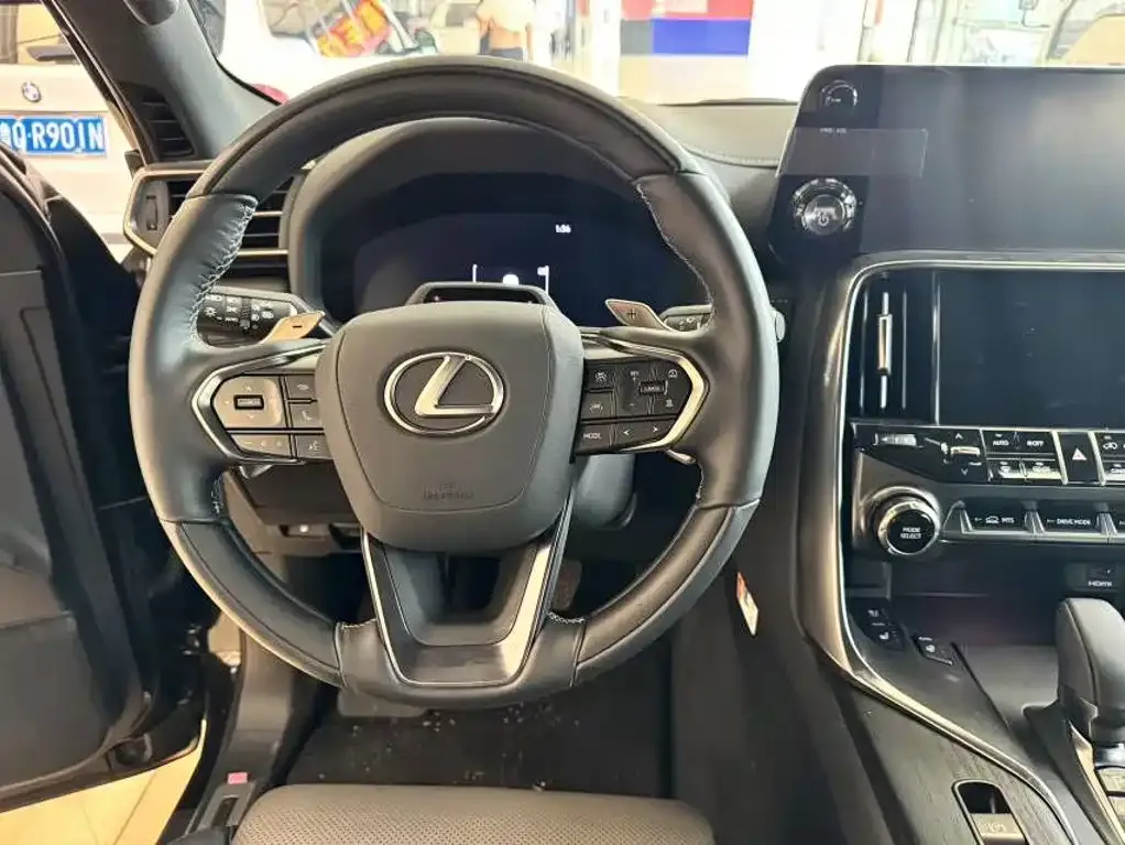 Lexus LX — фото 3