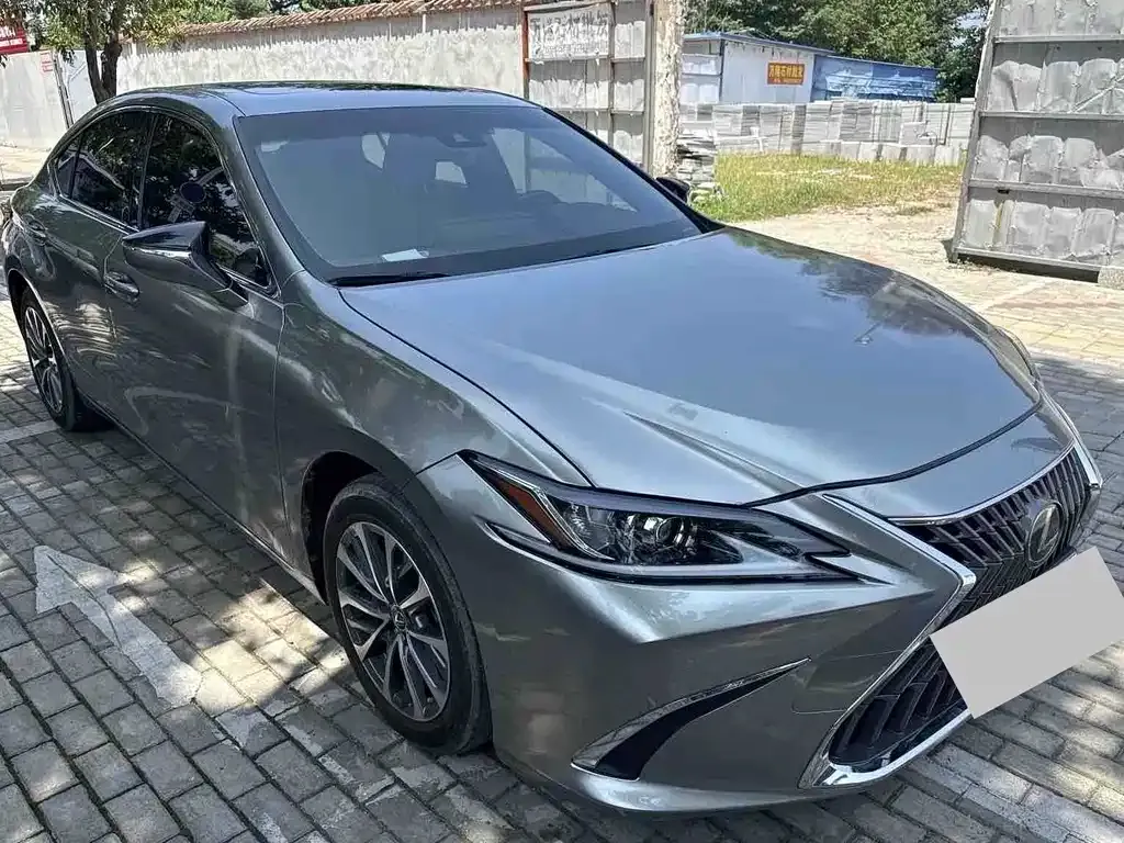 Lexus ES — фото 1
