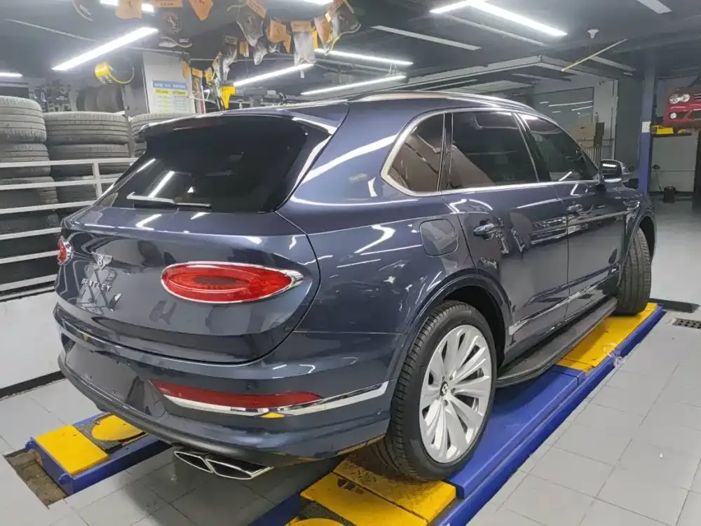 Bentley Bentayga — фото 10