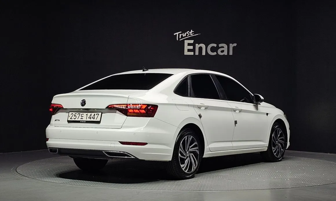 Volkswagen Jetta — фото 10
