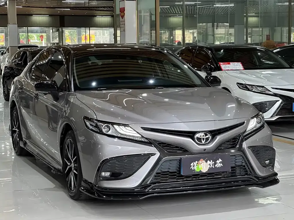 Toyota Camry — фото 7