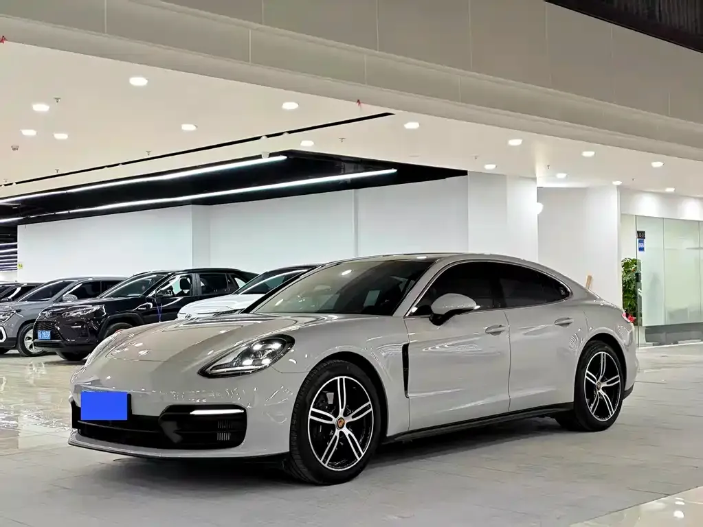 Porsche Panamera — фото 1
