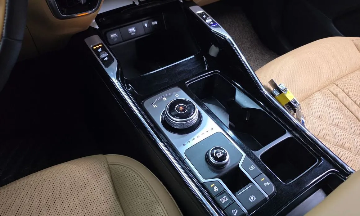 Kia Sorento — фото 8