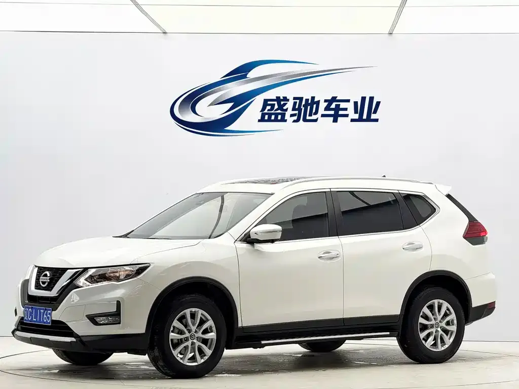 Nissan X-Trail — фото 1