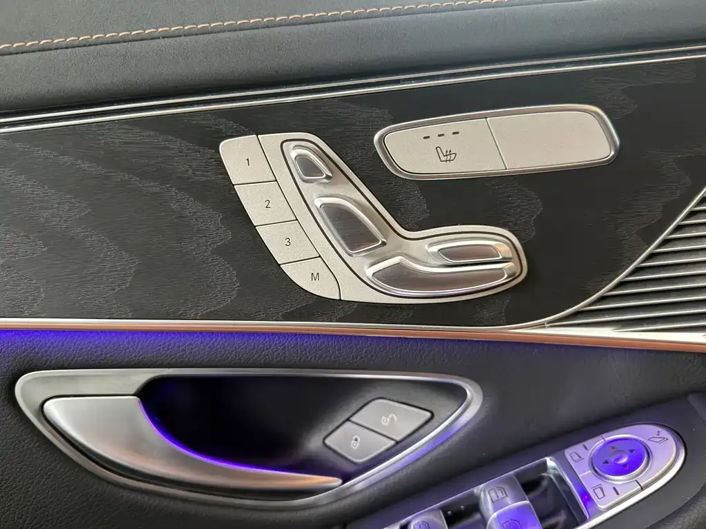 Mercedes-Benz EQC — фото 10