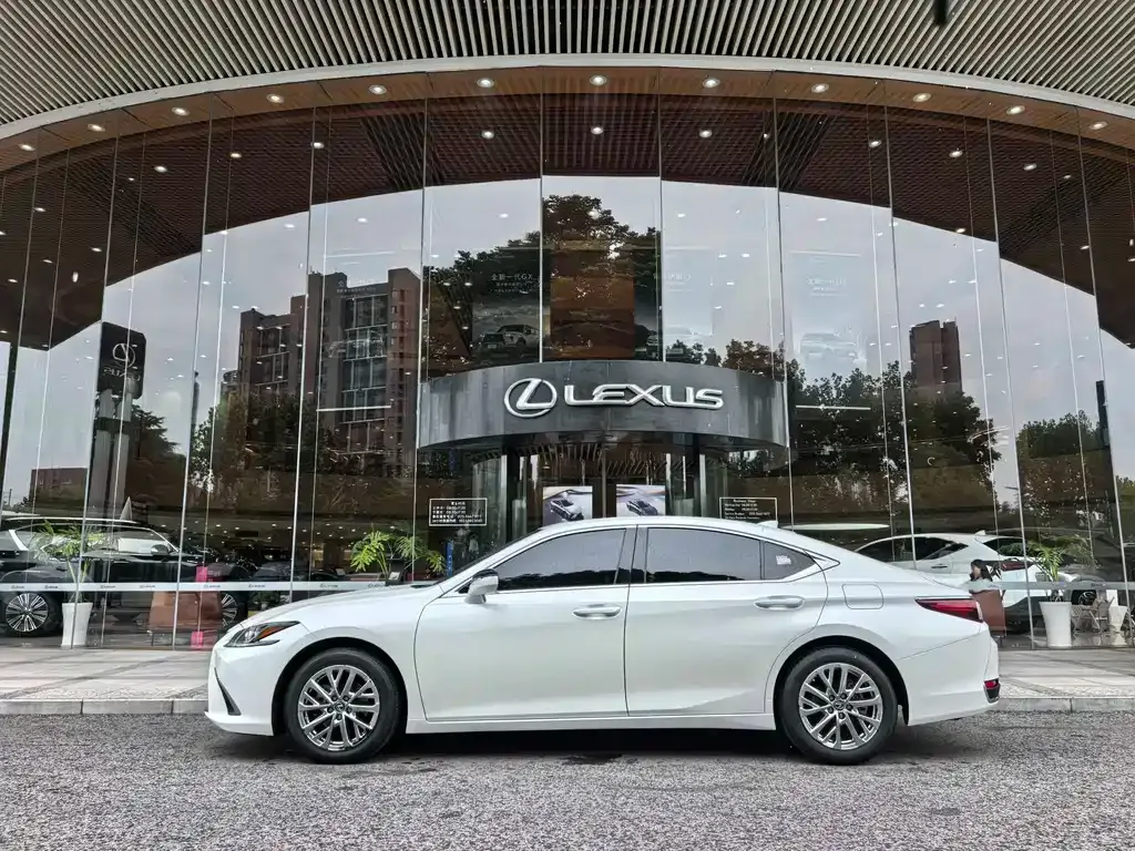 Lexus ES — фото 9