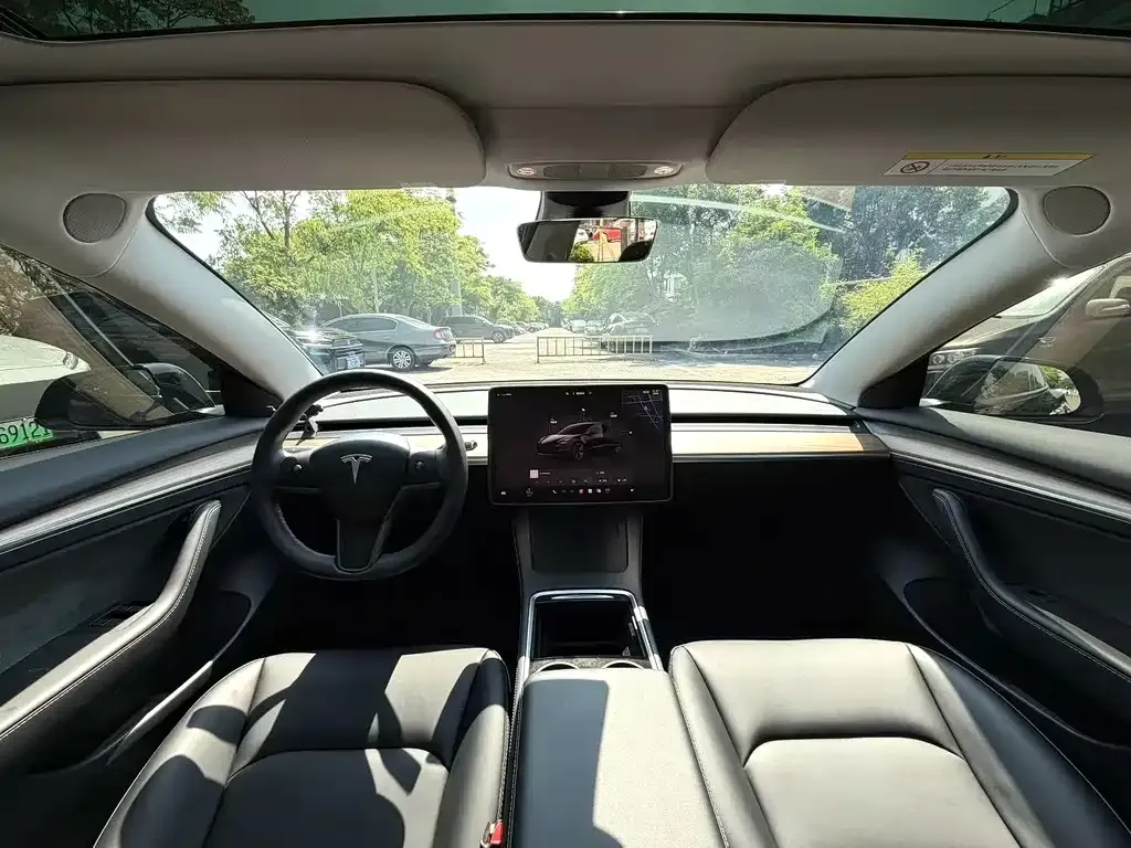 Tesla Model 3 — фото 3