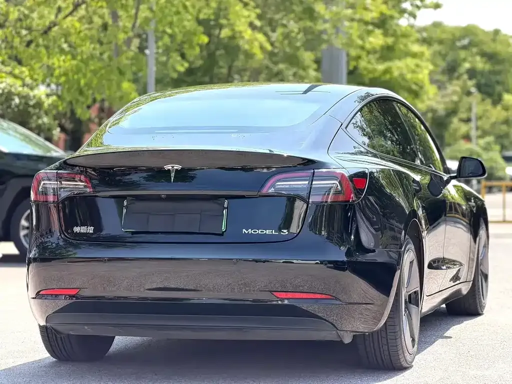 Tesla Model 3 — фото 9
