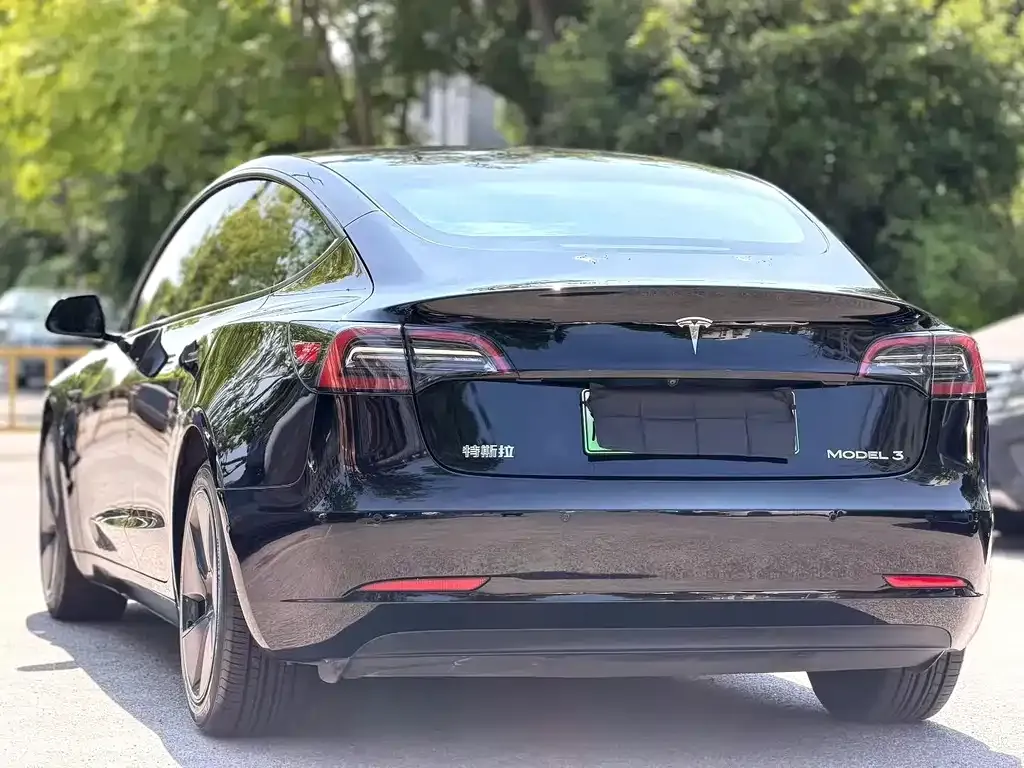 Tesla Model 3 — фото 7