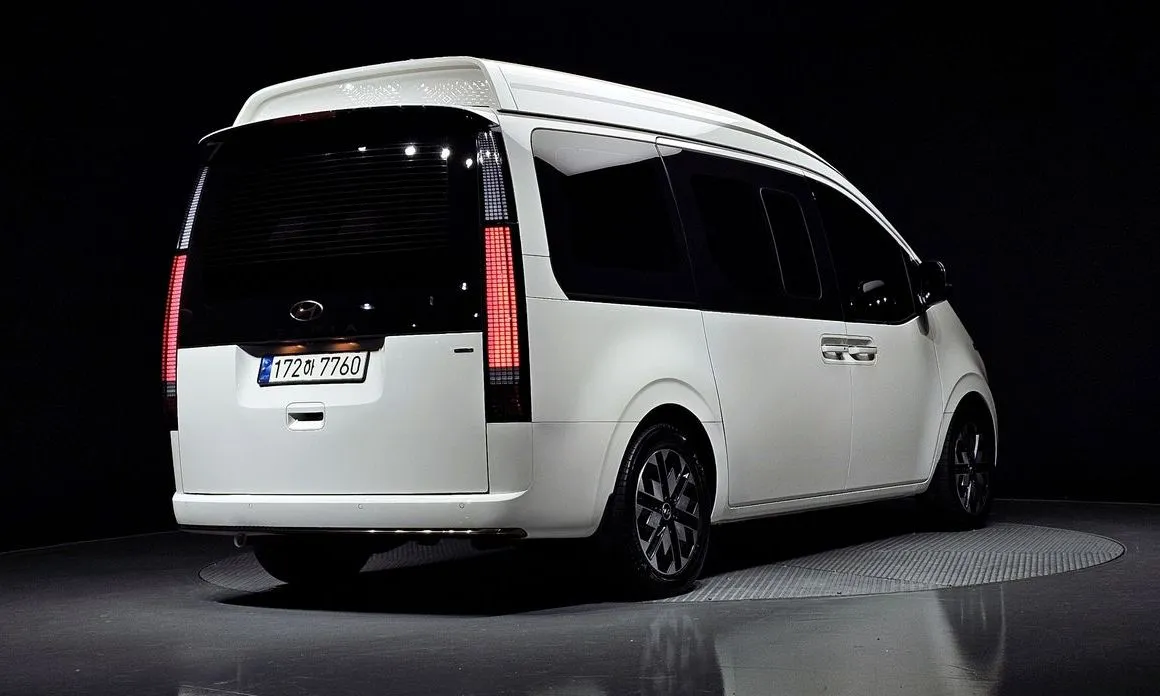 Hyundai Staria — фото 3