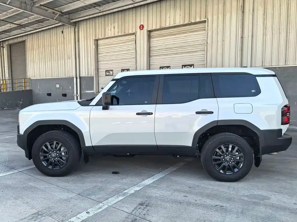 Toyota Prado — фото 4