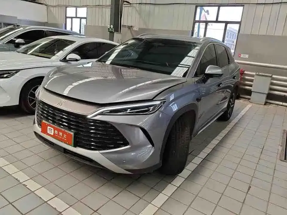 BYD L DM-i — фото 1