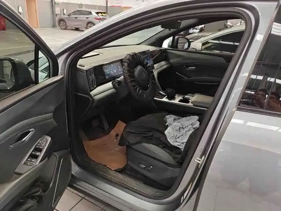 BYD L DM-i — фото 3
