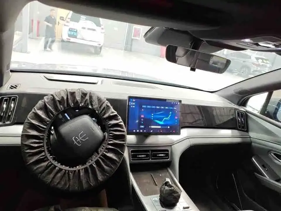BYD L DM-i — фото 4