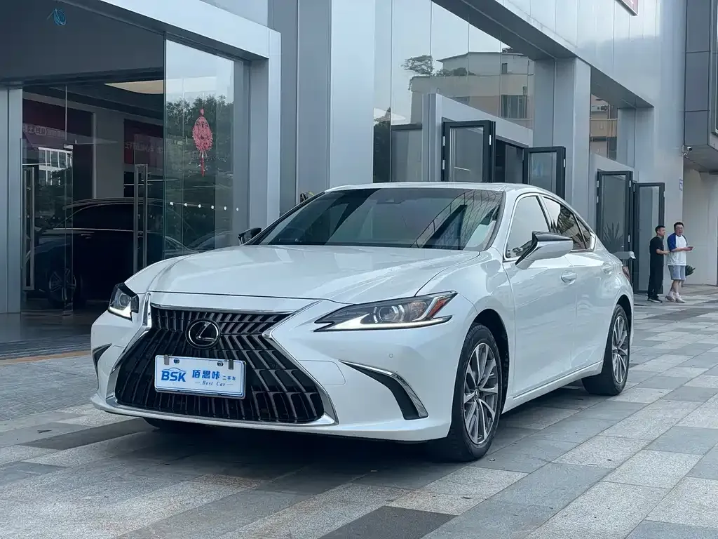 Lexus ES — фото 1