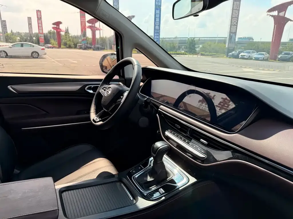 GAC Motor Trumpchi M6 — фото 8