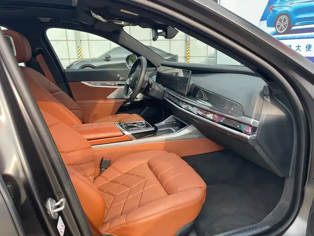 BMW i7 — фото 2