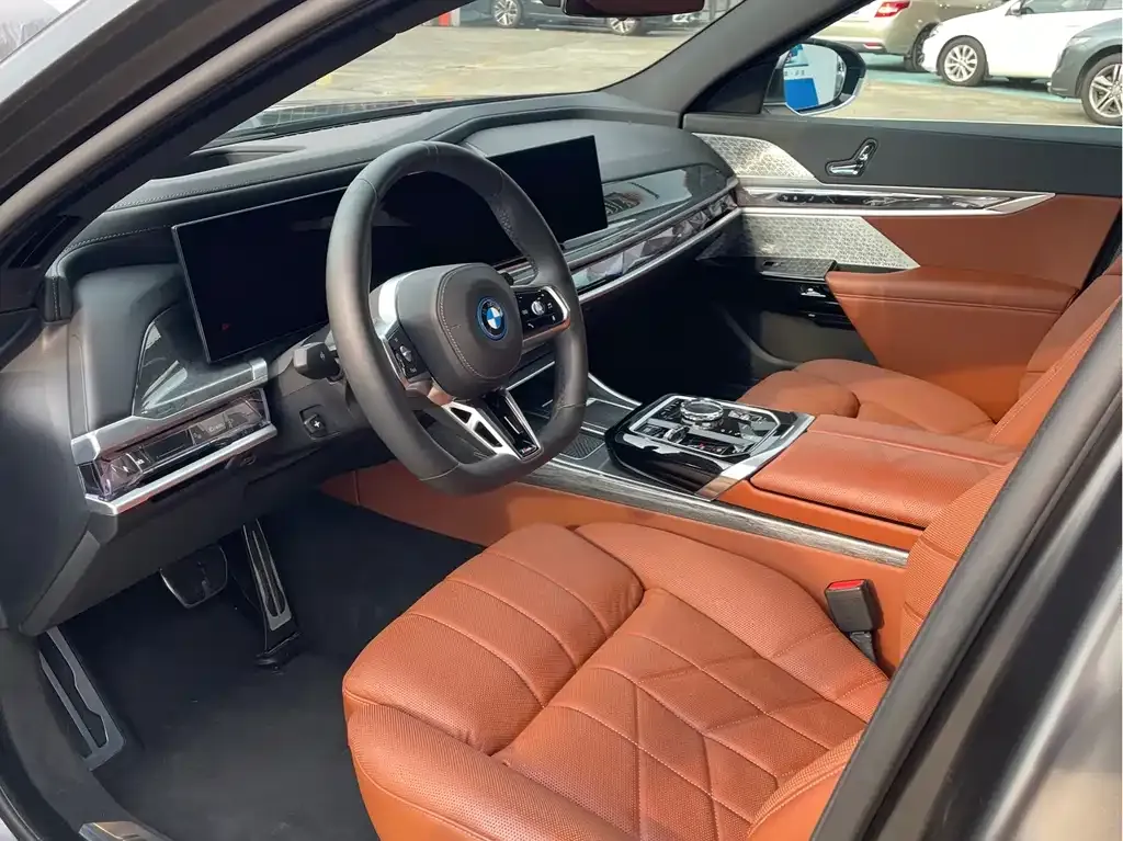 BMW i7 — фото 3