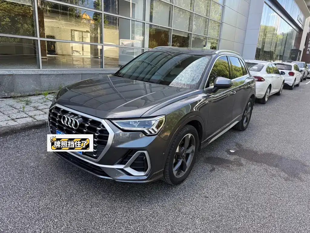 Audi Q3 — фото 1