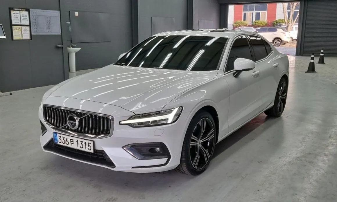 Volvo S60 — фото 1