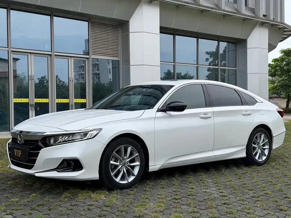 Honda Accord — фото 1