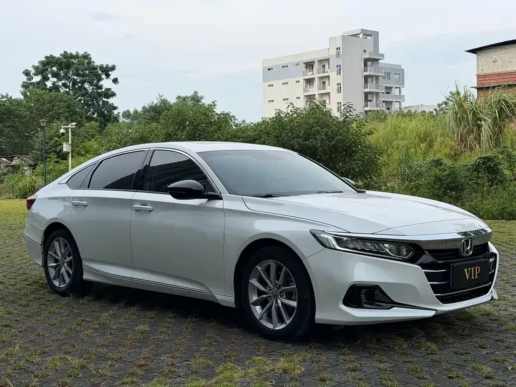 Honda Accord — фото 9