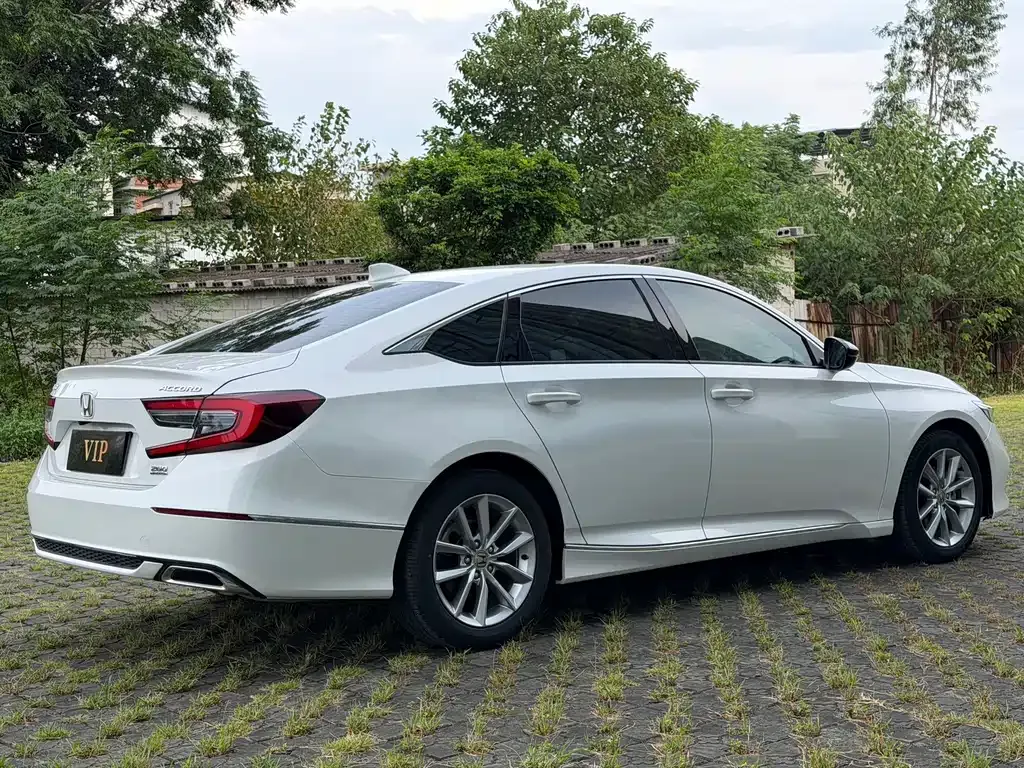 Honda Accord — фото 10