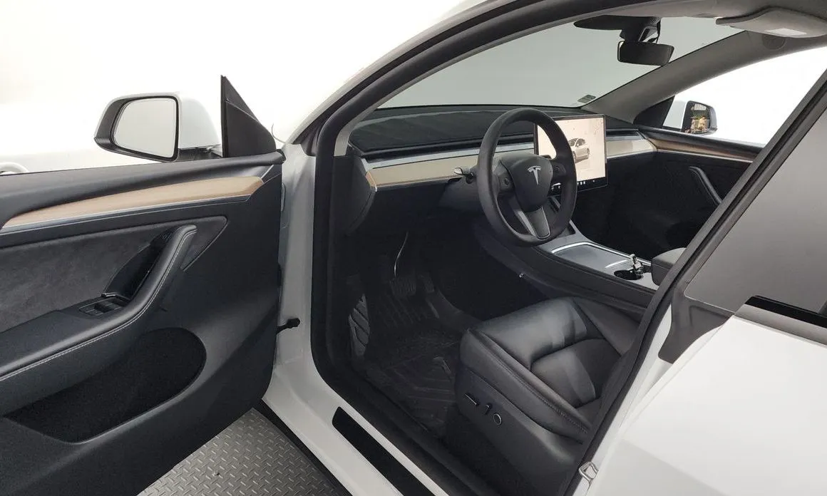 Tesla Model Y — фото 6