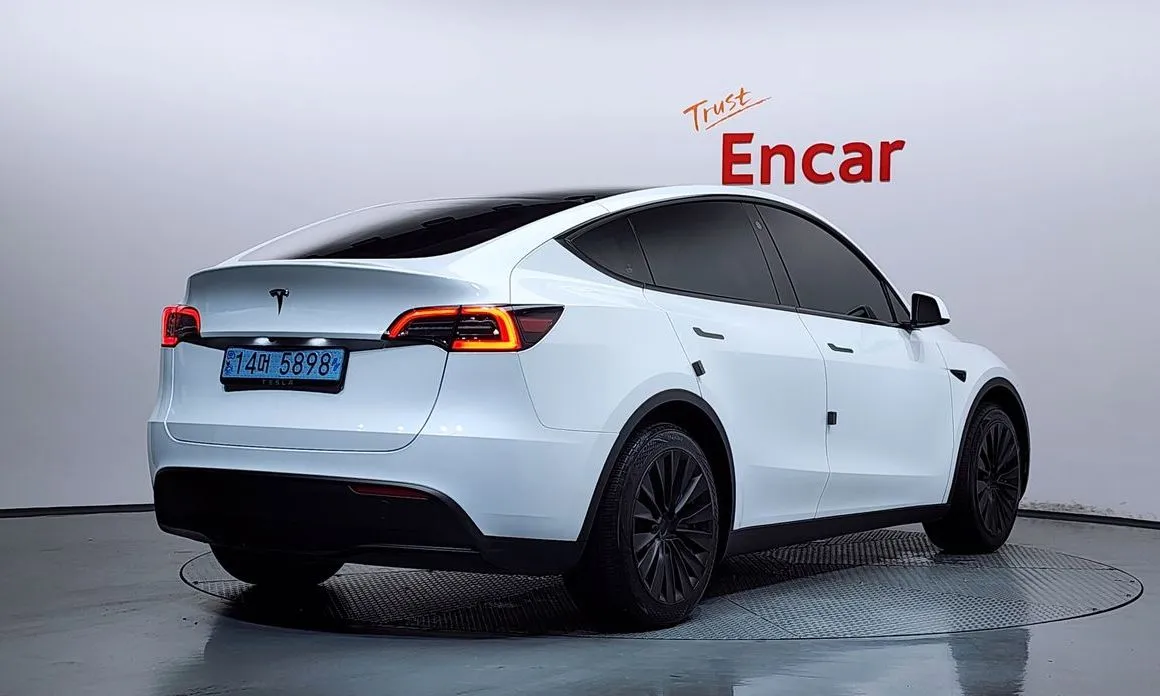 Tesla Model Y — фото 9