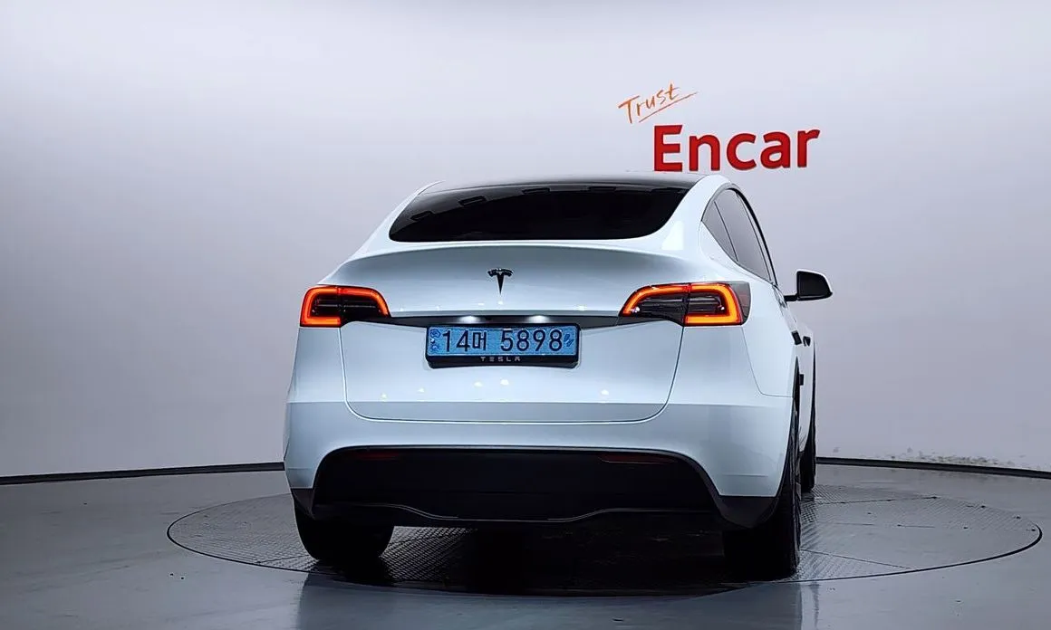 Tesla Model Y — фото 3