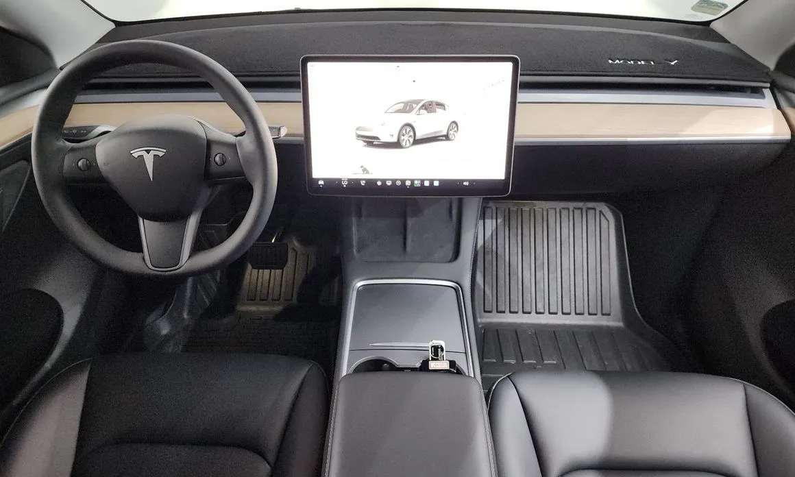 Tesla Model Y — фото 10