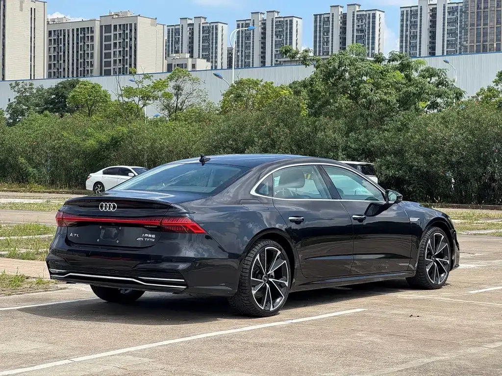 Audi A7L — фото 9