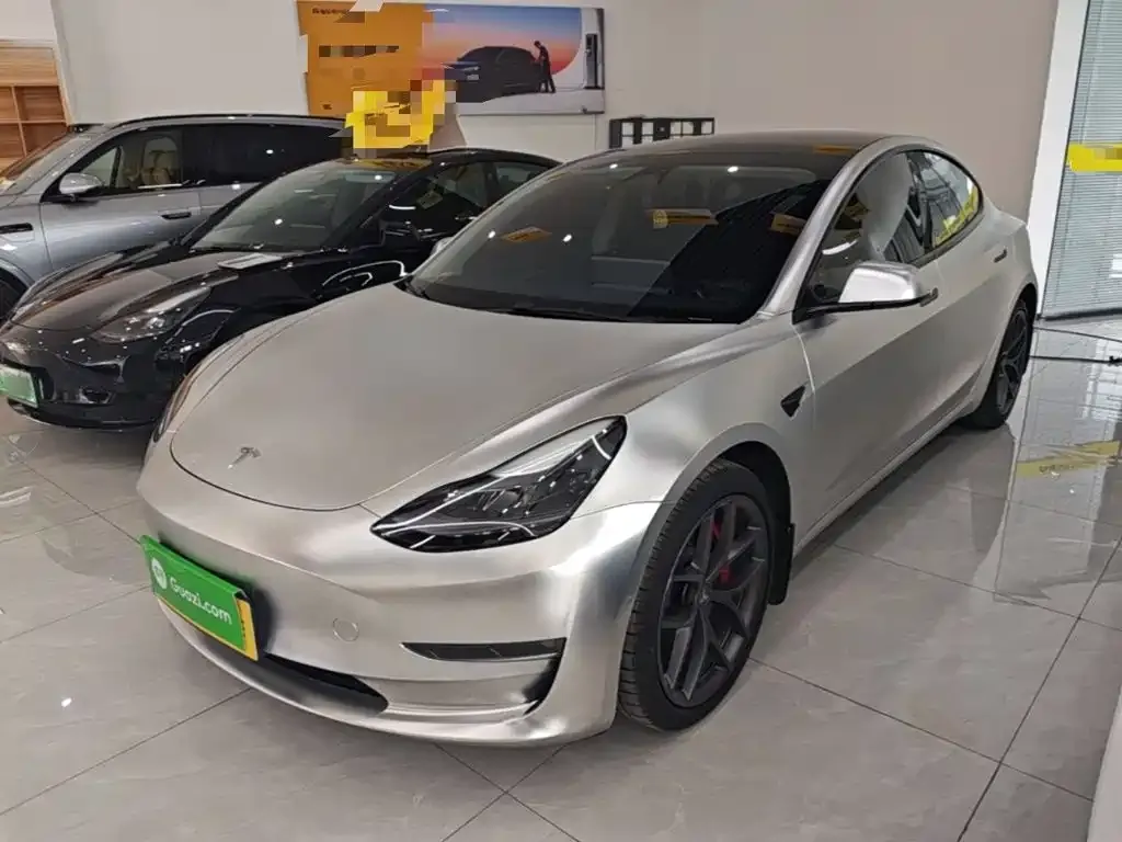 Tesla Model 3 — фото 1