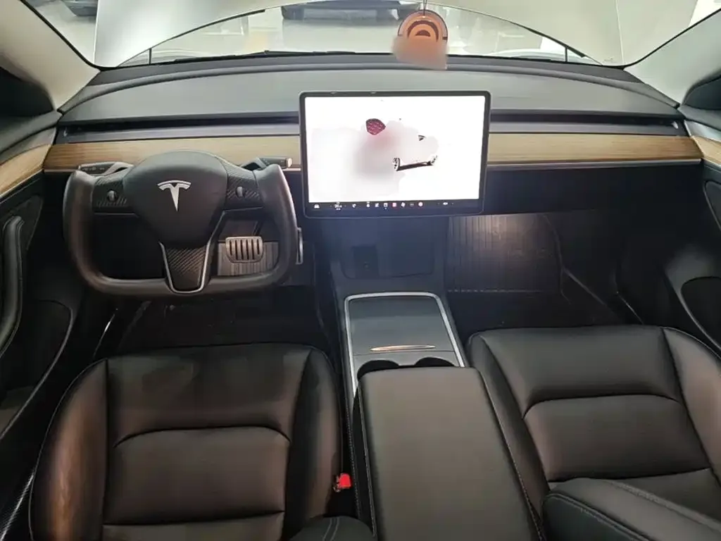 Tesla Model 3 — фото 10