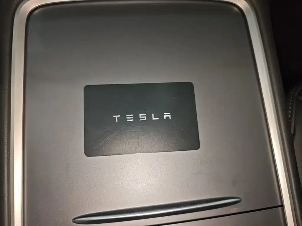 Tesla Model 3 — фото 8