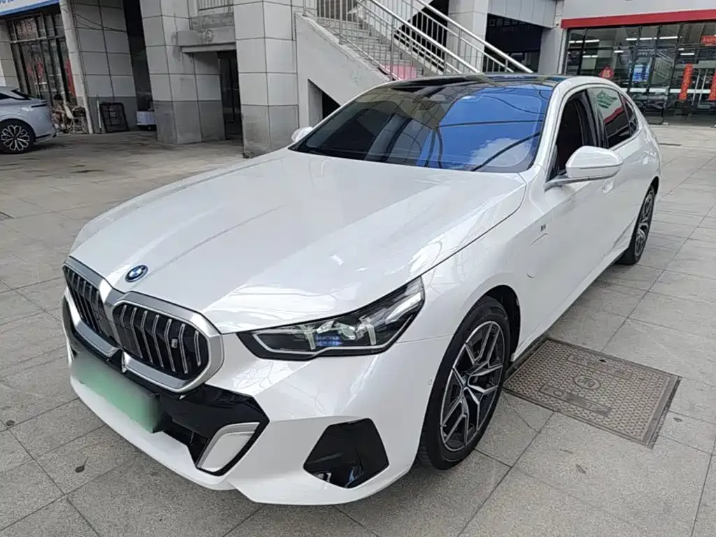 BMW i5 — фото 1