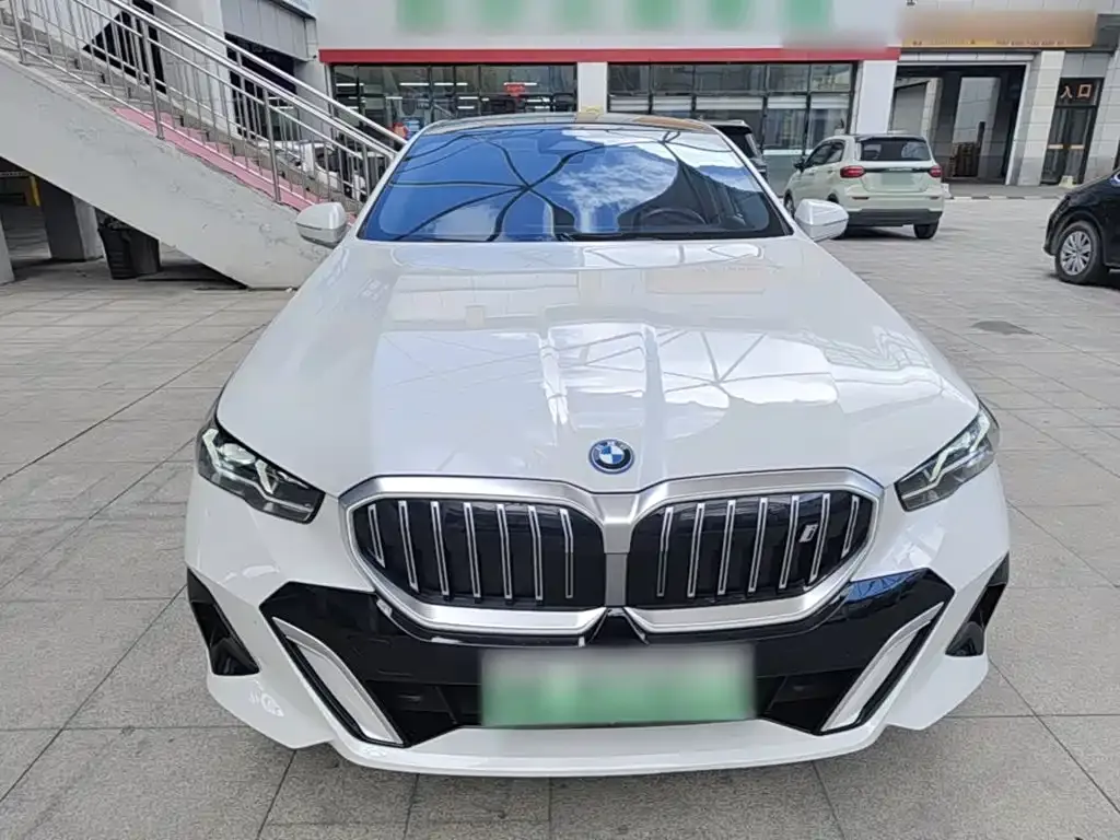 BMW i5 — фото 5